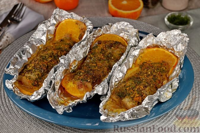 филе рыбы, апельсин, лимон, зелень петрушки, масло сливочное, масло растительное, соль, перец молотый, чеснок сушёный молотый, травы итальянские сушёные, приправа для рыбы, корица молотая