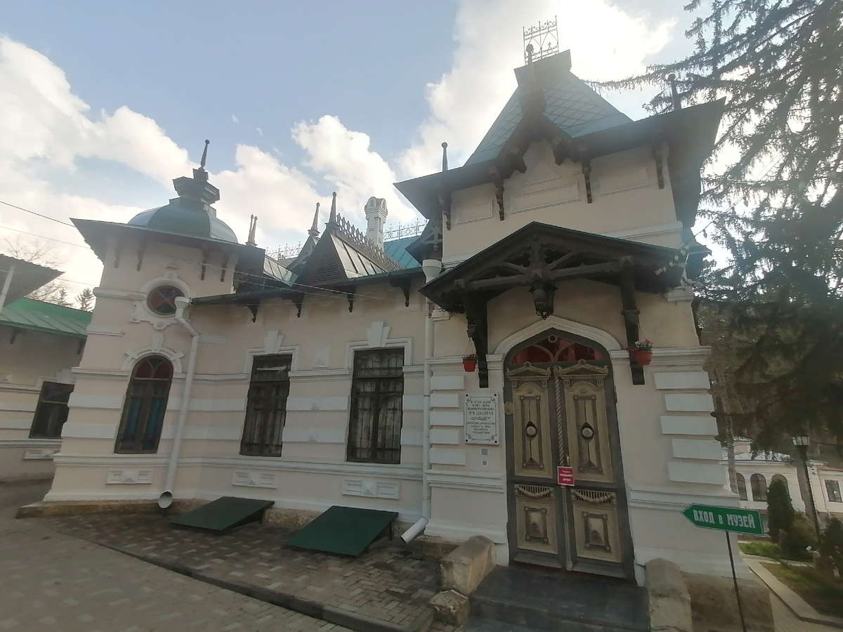 Главный вход в музей. 7 апреля 2024 года.