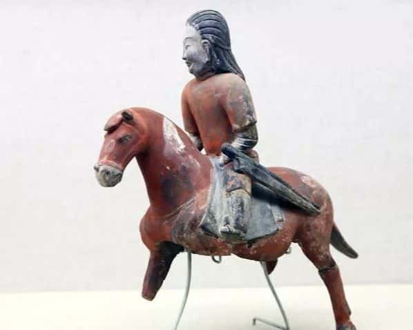    фигурка времён государства Северная Ци (550—577 гг.)