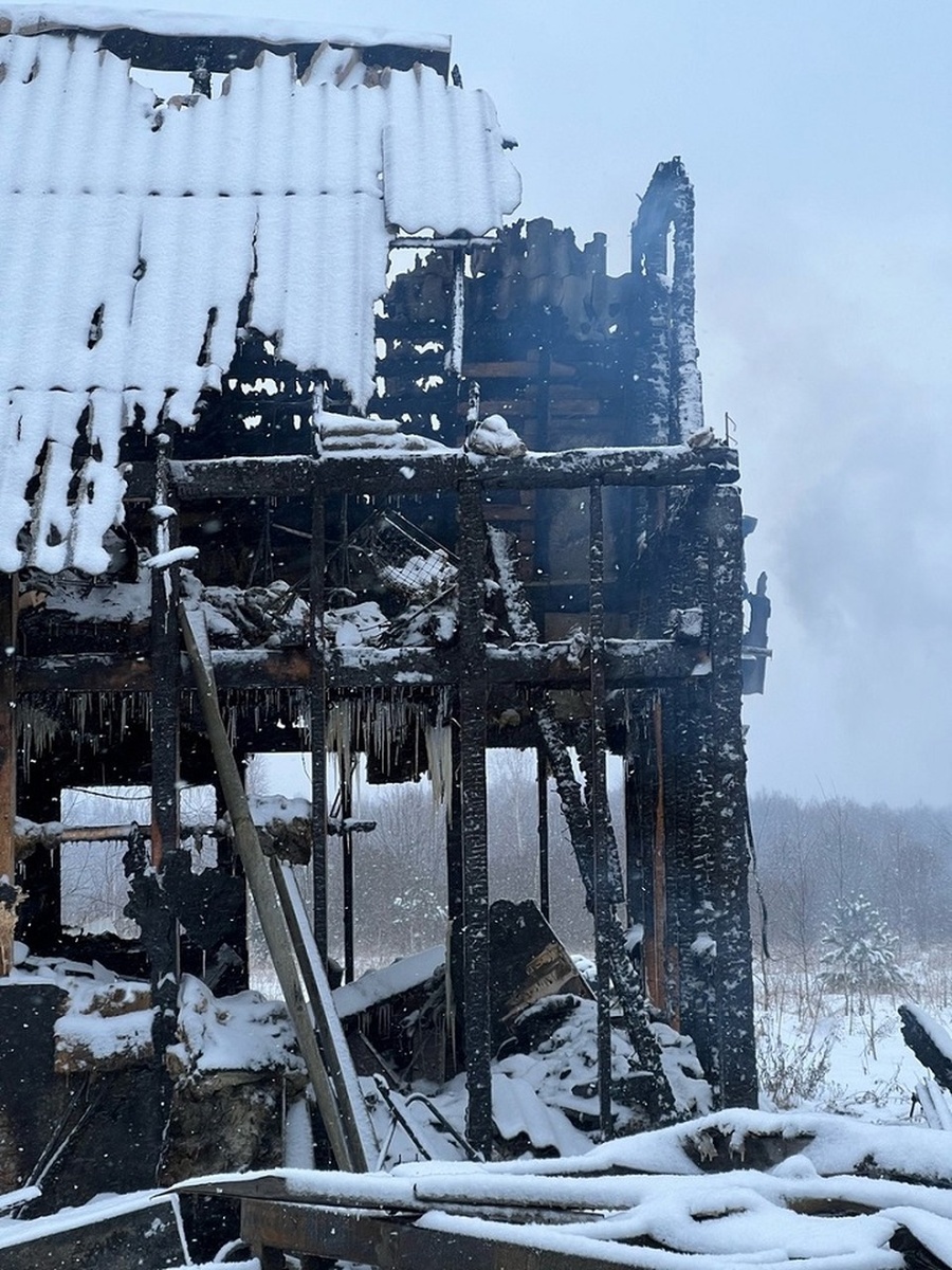 Все, что осталось от дома. ФОТО: предоставлено Анной Фениной