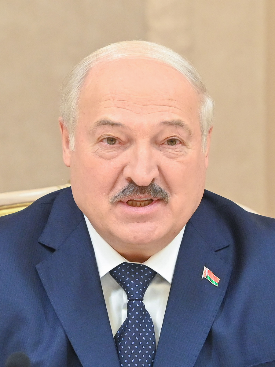 https://ru.wikipedia.org/wiki/Лукашенко,_Александр_Григорьевич#/media/Файл:Александр_Лукашенко_(13-04-2023)_(cropped).jpg
