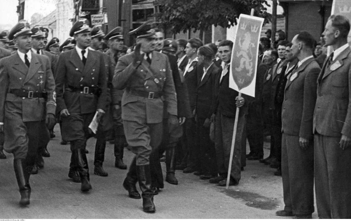 Проверка новобранцев в дивизию СС "Галициен"