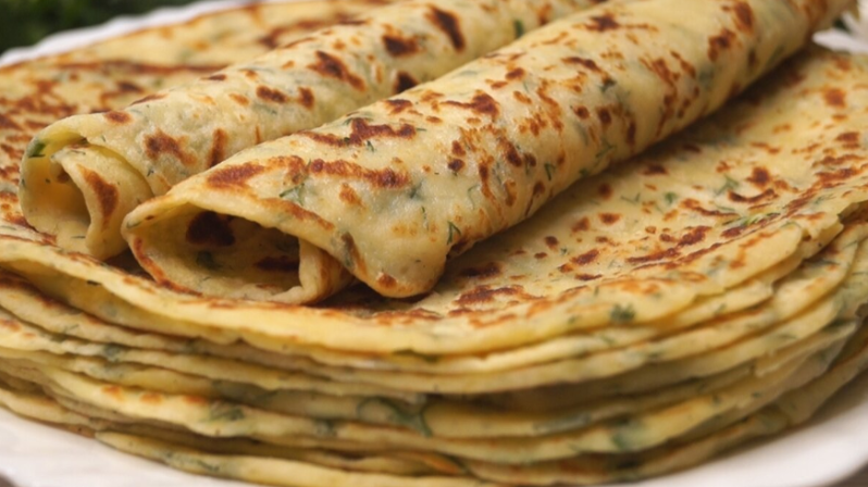 Пекла вчера, пеку сегодня и завтра буду печь: тонкие ароматные картофельные лепешки. По внешнему виду напоминают тонкие блинчики