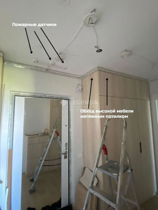   Высокий шкаф с доборами 1 – в процессе монтажа натяжного потолка – Фото 1
