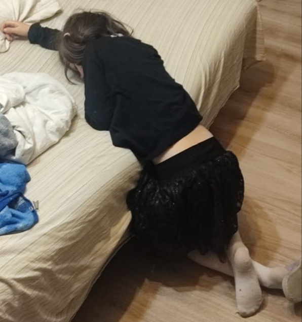 Устала, сил раздеться не было. 