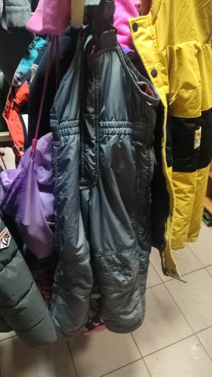 Наши по дыркам на коленках узнаю. 