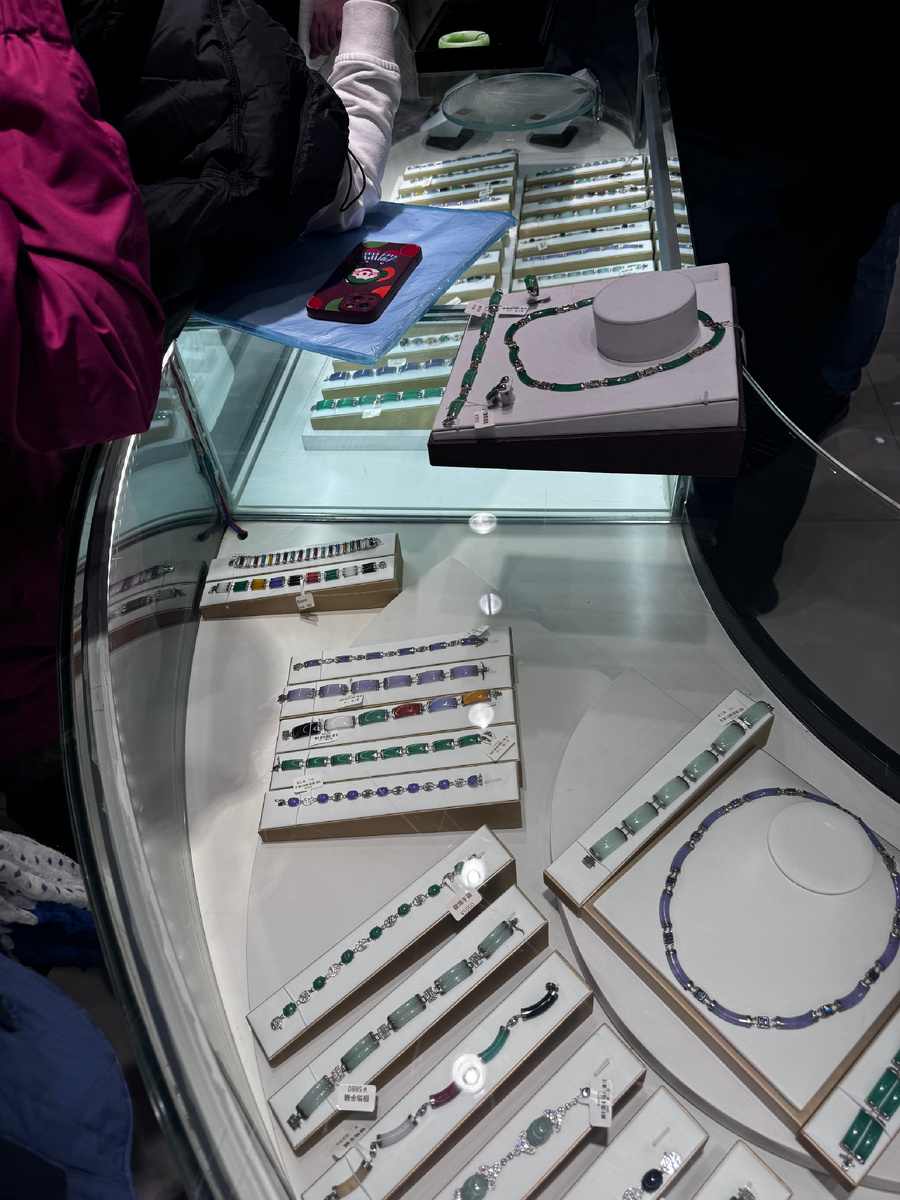 Украшения из неврита