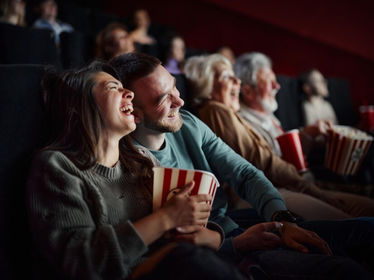    Пара смеётся© iStock.com / skynesher