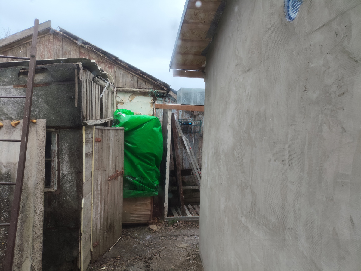 Если присмотреться, видны снежинки