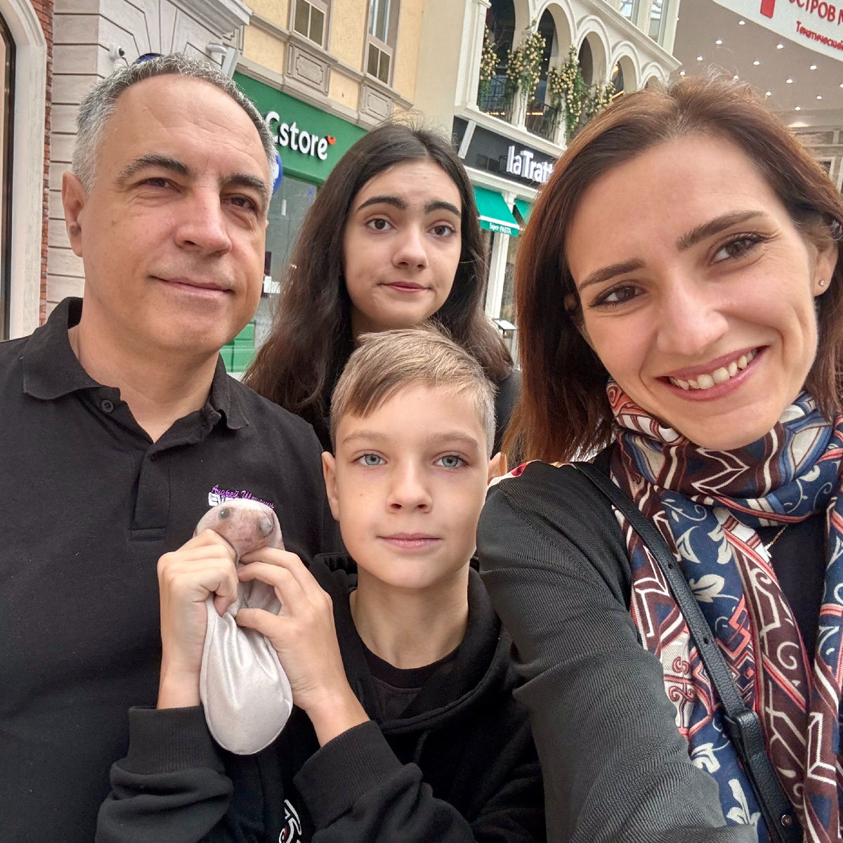 Андрей Шешенин, Виктория Шешенина, Евгения Шешенина, Михаил Шешенин и его ёж