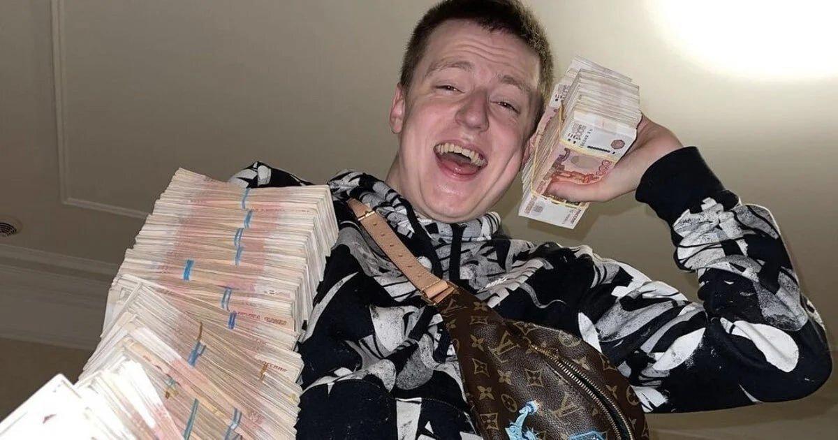 Блогер прожигает жизнь и молодость. Фото: социальные сети