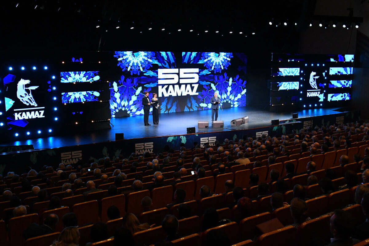 ​Торжественное мероприятие по случаю дня рождения татарстанского производителя грузовиков развернулось в органном зале Набережных ЧелновФото: rais.tatarstan.ru