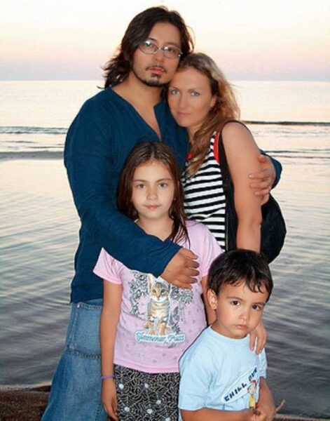    Мурат Насыров со своей семьей, фото: дзен.ру