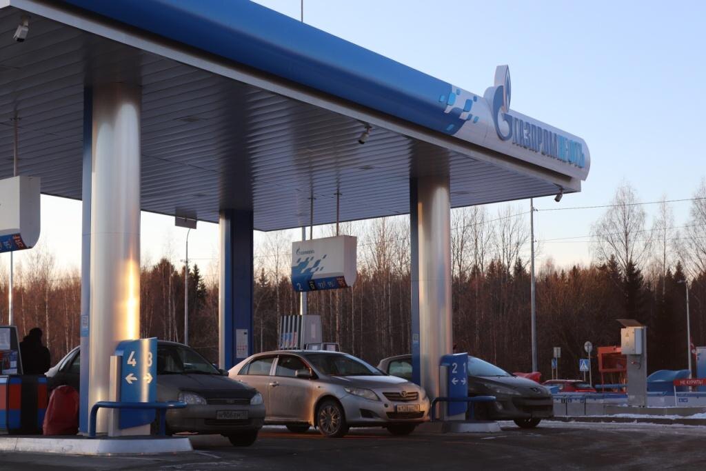    Зарядная станция для электромобилей на АЗС «Газпромнефть» на Высотной улице. Фото: Правительство Карелии