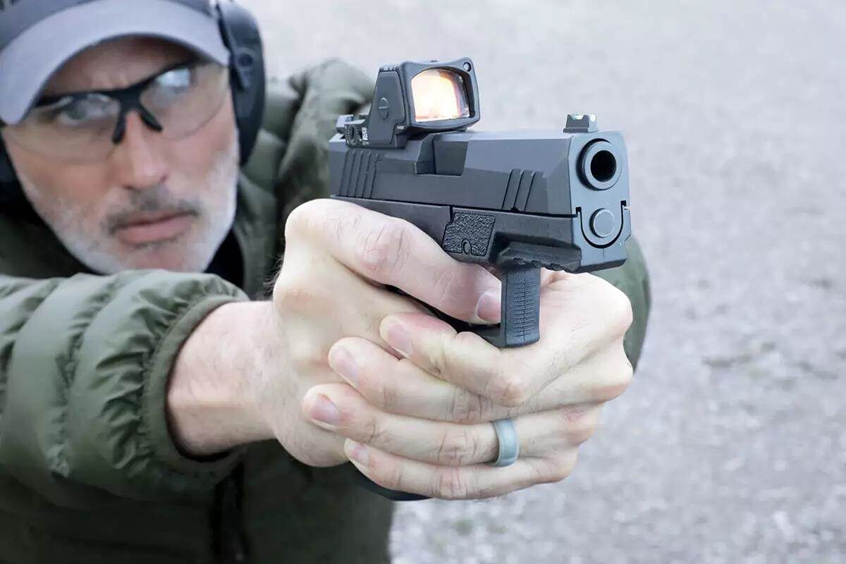 Tisas совместим с коллиматорными прицелами Trijicon RMR, что позволяет повысить точность стрельбы. 