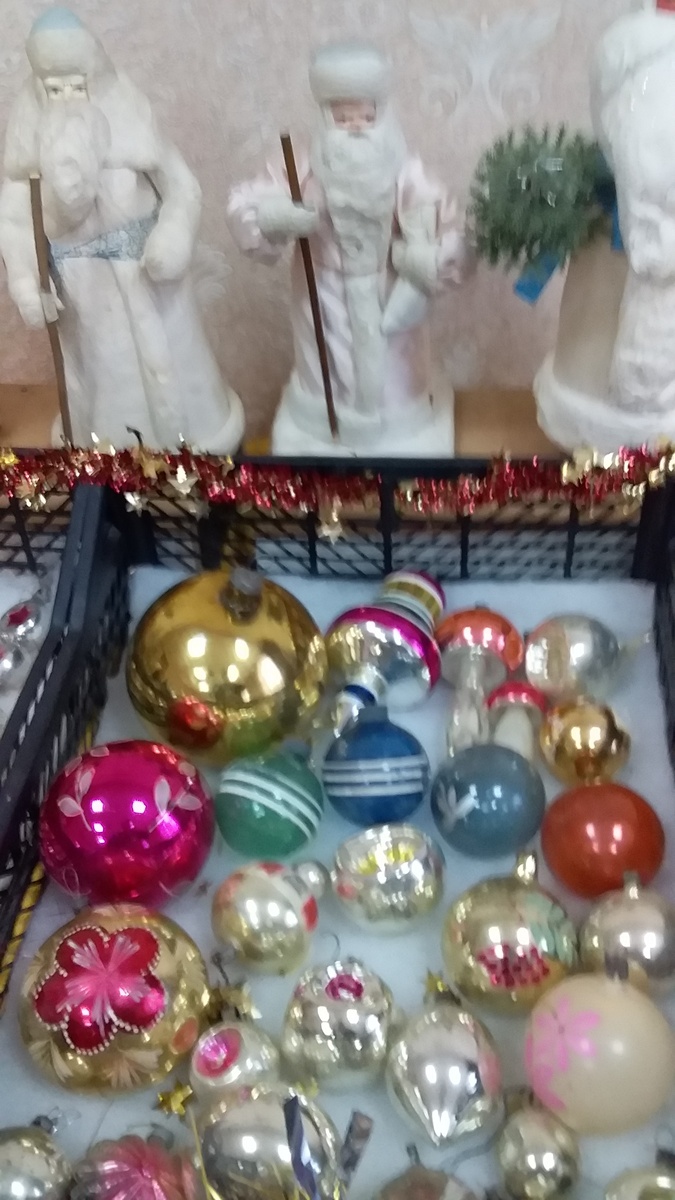 Шары и Деды Морозы.