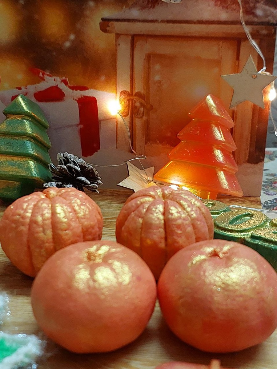 Внук увидел, и сказал: " Праздником пахнут"