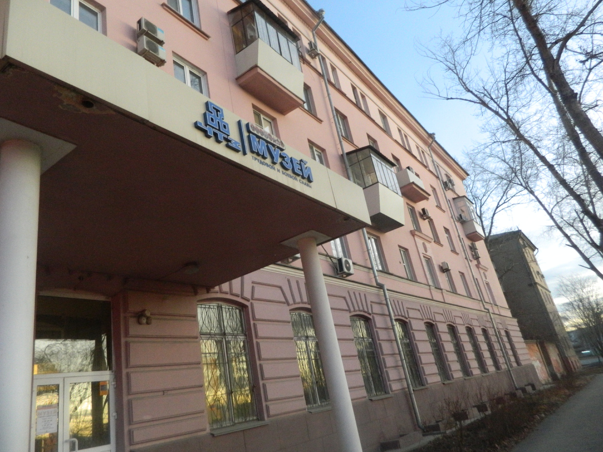 Фото автора. Вид на музей боевой и трудовой славы ЧТЗ