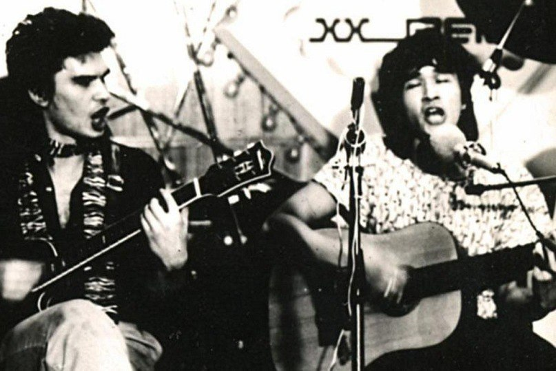 Юрий Каспарян и Виктор Цой (https://vk.com/photo-1090630_388414356)