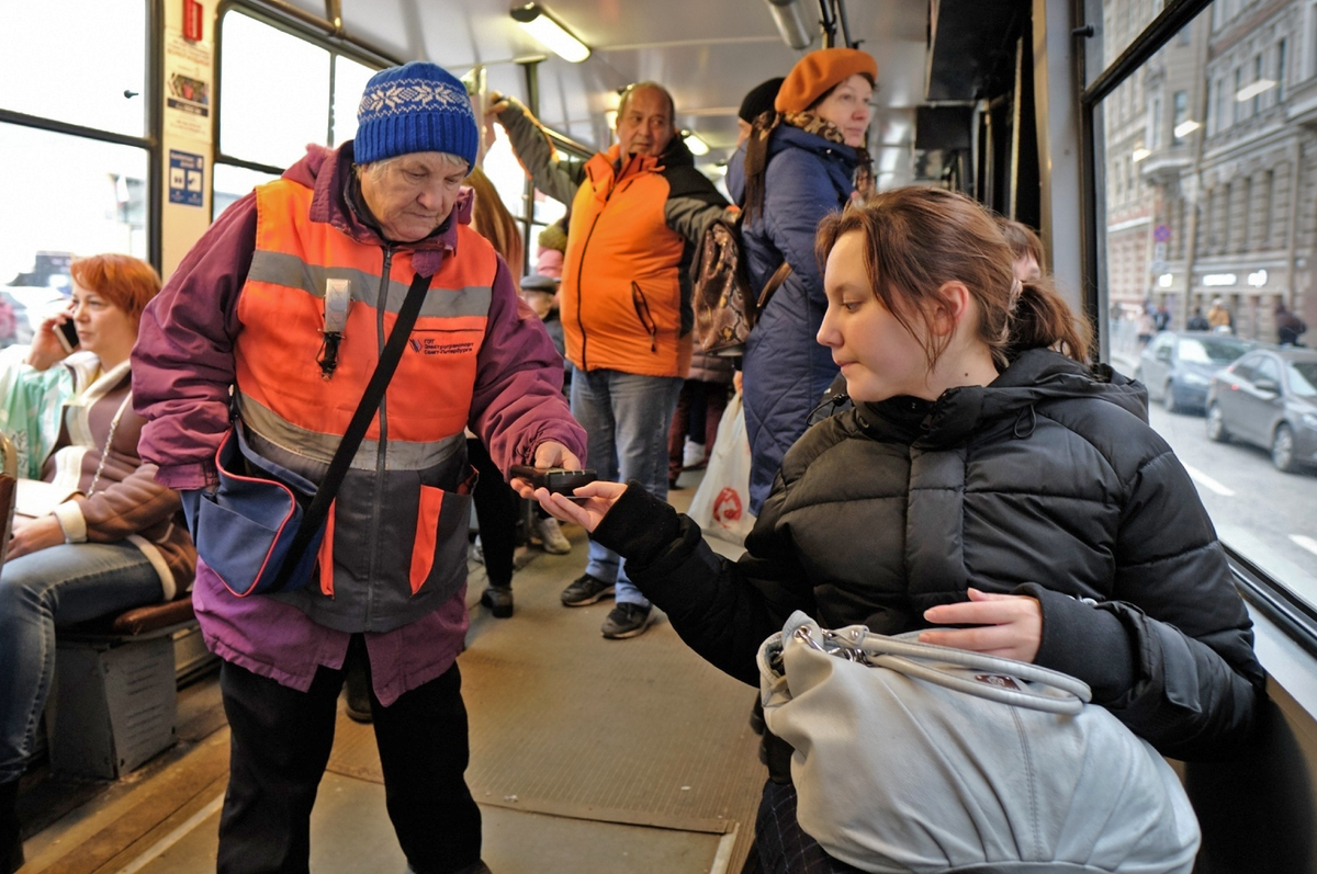 Проезд в Петербурге подорожает с Нового года: как Смольный меняет тарифы и что думают петербуржцы