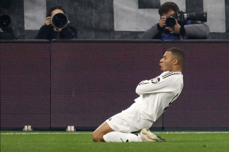 Мбаппе после забитого гола в ворота Аталанты.