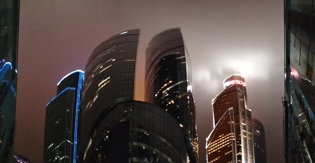 Потрясающий световой зонтик. Как тут можно спать?