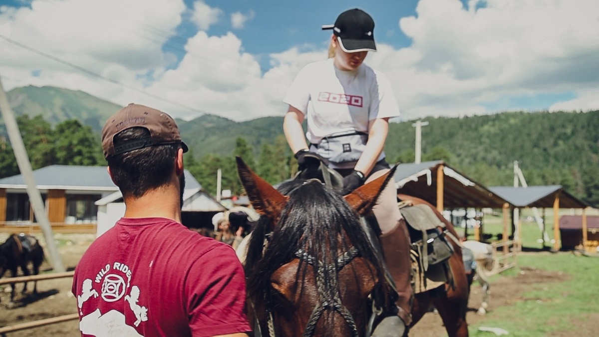 Подготовка к выезду на конный маршрут