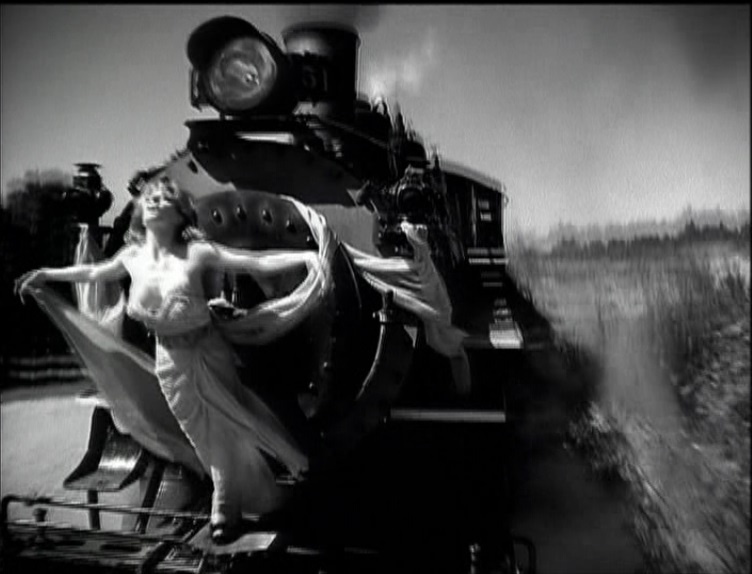 Ну чем не Ника Самофракийская! Гуглите оригинал)