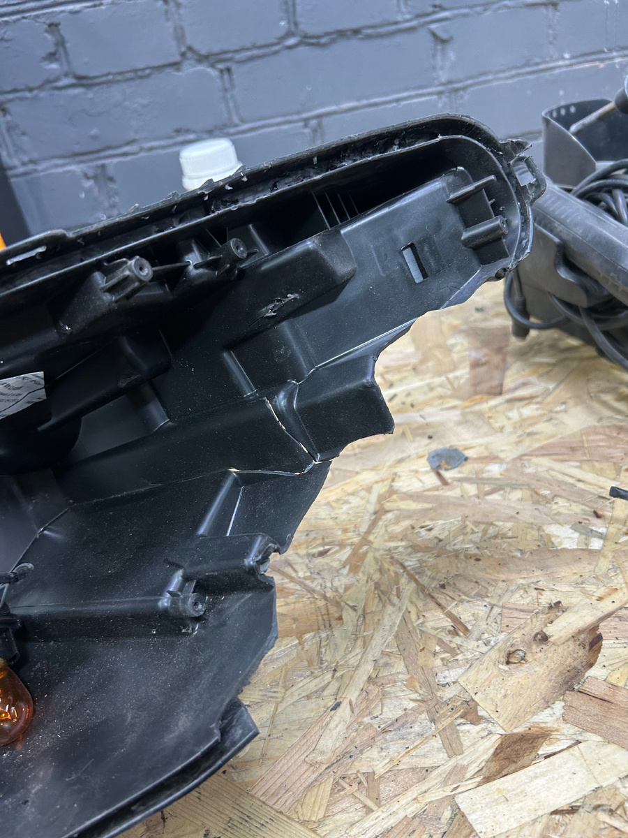 Корпус рассыпался на маленькие части 