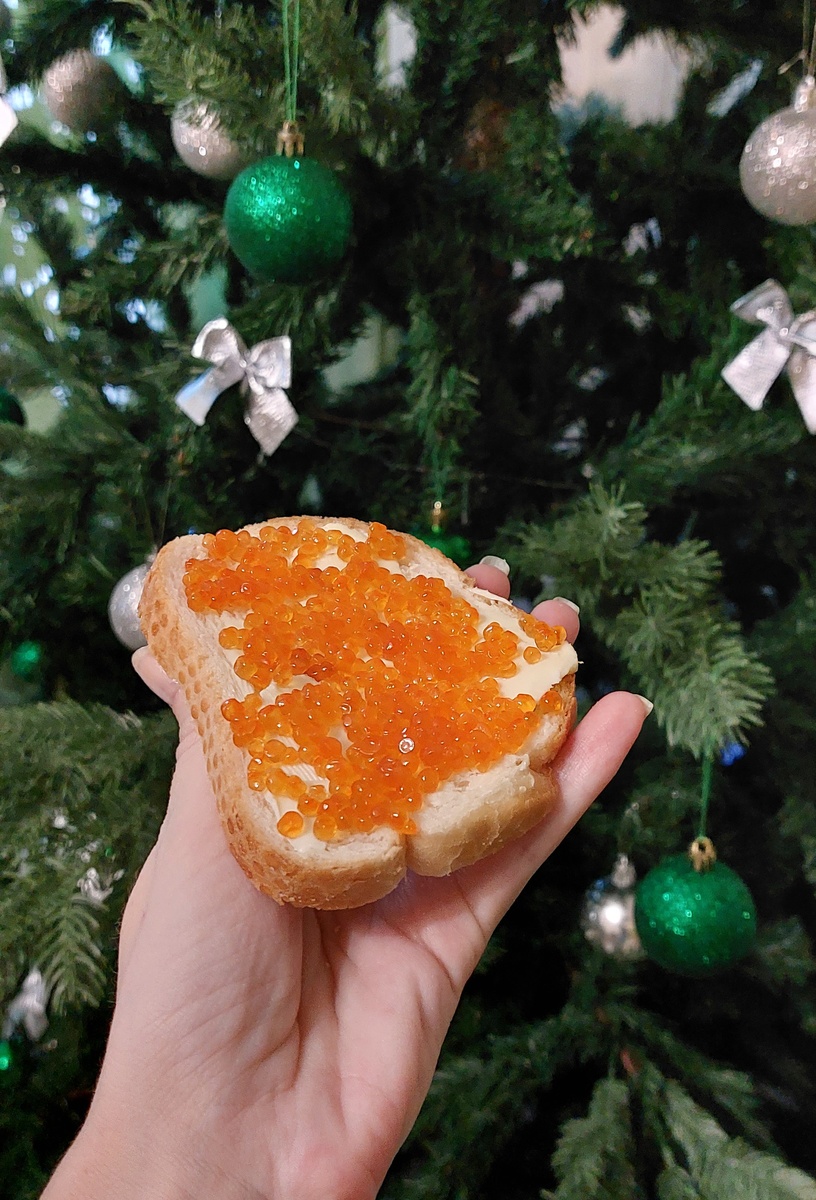 Бутерброды с красной икрой