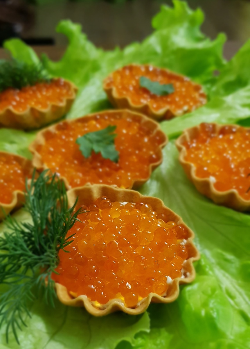 Тарталетки с красной икрой