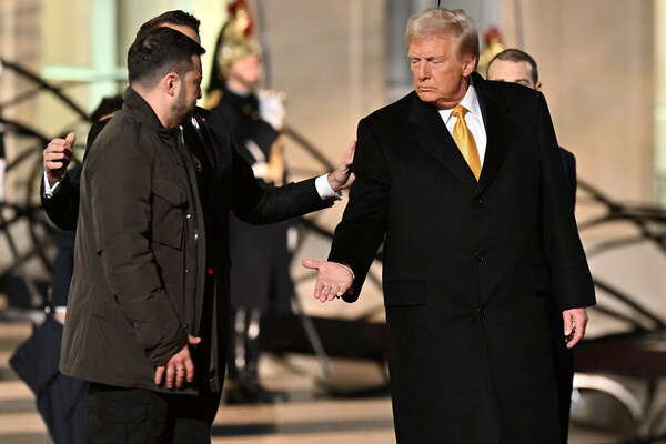 Владимир Зеленский и Дональд Трамп во время встречи в Париже, 7 декабря 2024 года / Mustafa Yalcin/Anadolu/Getty Images   📷