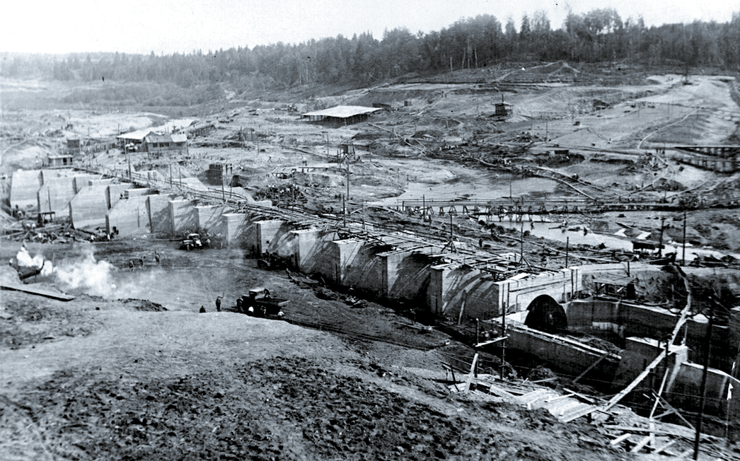 Строительство штольни водоспуска Истринского гидроузла.