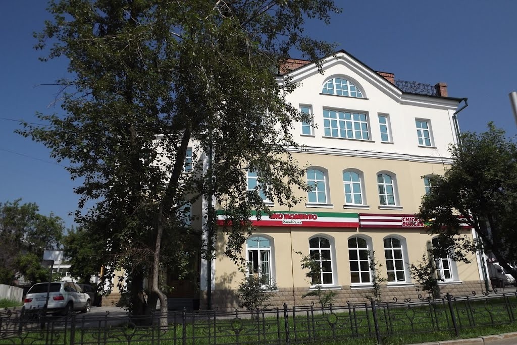 Угловой дом на Крассного восстания. Фото с сайта https://wikimapia.org/29625890/ru/%D1%83%D0%BB-%D0%9A%D1%80%D0%B0%D1%81%D0%BD%D0%BE%D0%B3%D0%BE-%D0%92%D0%BE%D1%81%D1%81%D1%82%D0%B0%D0%BD%D0%B8%D1%8F-9%D0%B0. Взято с Яндекс.Картинки