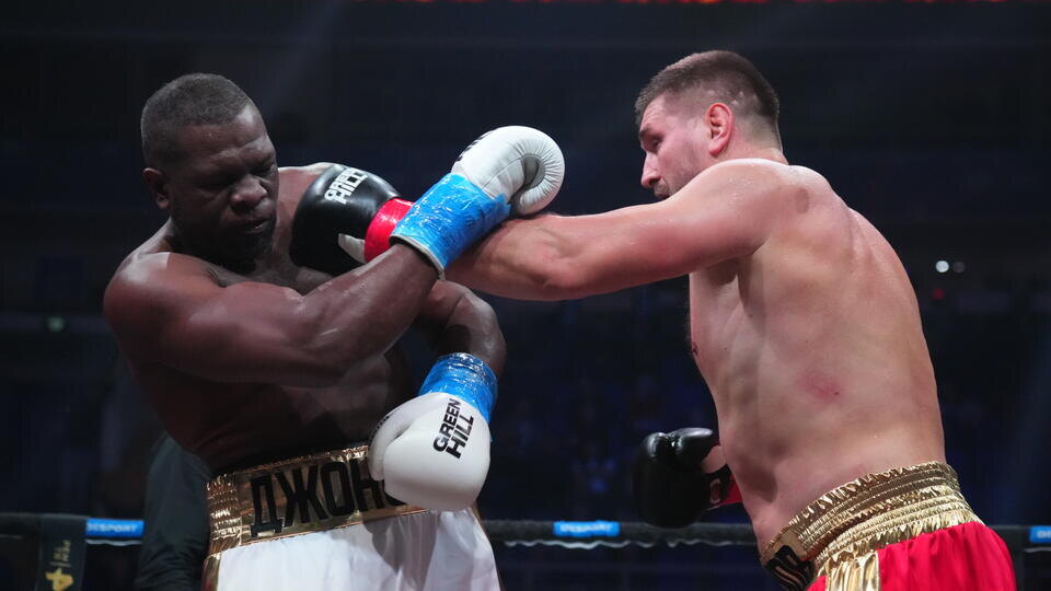     Главный бой "Бойцовского клуба РЕН ТВ" Минаков – Джонсон закончился ничьей ИЗВЕСТИЯ/Дмитрий Коротаев