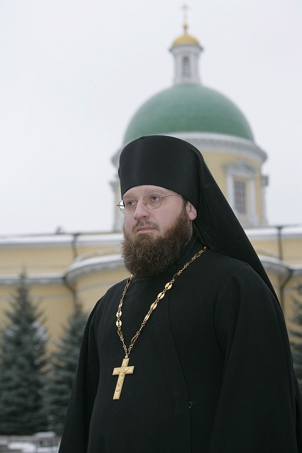 Игумен Иона (Займовский) — насельник Данилова монастыря, кандидат богословия. Более двадцати пяти лет занимается проблемой химической зависимости. С 1999 года отец Иона является духовным руководителем программ психологической и социальной реабилитации алко- и наркозависимых, а также их близких при Даниловом монастыре под названием «Метанойя». Автор нескольких книг («Лоза Истинная», «Странички трезвости», «Сладкий плод горького древа») и ряда статей по проблеме химической зависимости. Также игумен Иона создал и окормляет на территории монастыря группы анонимных алкоголиков «Утро» и «Лоза». Фото и информация из открытых источников. 