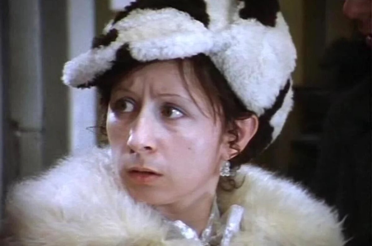    Лия Ахеджакова в кинокартине «Ирония судьбы, или С лёгким паром!». 1976 г.