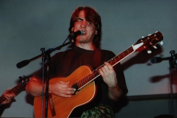 Антон "Кузя" Полянский. Последний концерт группы СНЕГ. Фотограф Евгений Иванов. Фото со страницы в ВК 
"Кузя (Антон Полянский)" 