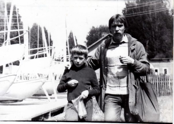 Антон Полянский с папой, начало 80-х. Фото со страницы в ВК 
"Кузя (Антон Полянский)" 