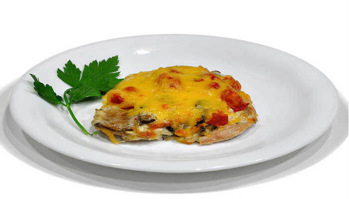 Оно является одним из основных блюд во всех приличных ресторанах, но его можно приготовить и дома, причем очень вкусно и быстро.  Продукты для приготовления самые простые, вариантов приготовления очень много.