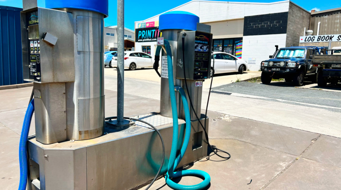 Стойки с пылесосами