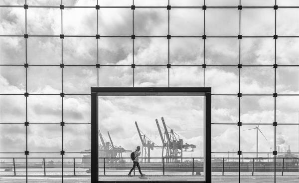 GARY LOUGHRAN (Ирландия), FIAP GOLD, HAMBURG DOCKS/ГАМБУРГСКИЕ ДОКИ