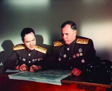 Неоднократно за годы войны генералу Горбатову приходилось отстаивать своё собственное мнение, невзирая на чины, звания и высокие должности его оппонентов. В ходе каждого такого протиовстояния Александр Васильевич вёл себя решительно, мужественно, настойчиво, строго соблюдая субординацию, понятия офицерской чести и долга перед Родиной, последовательно, стратегически грамотно, аргументировано и наглядно-доказательно отстаивая свою точку зрения или собственный вариант предстоящей операции. Кадры из фильма «Генерал» (1992 год; производство: Россия. Режиссёр – Игорь Иосифович Николаев. Авторы сценария: Игорь Иосифович Николаев, Василий Иванович Соловьёв). В роли генерала Горбатова – Владимир Васильевич Гостюхин