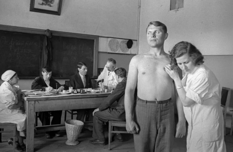 Приемная комиссия в военкомате. Источник Яндекс картинки