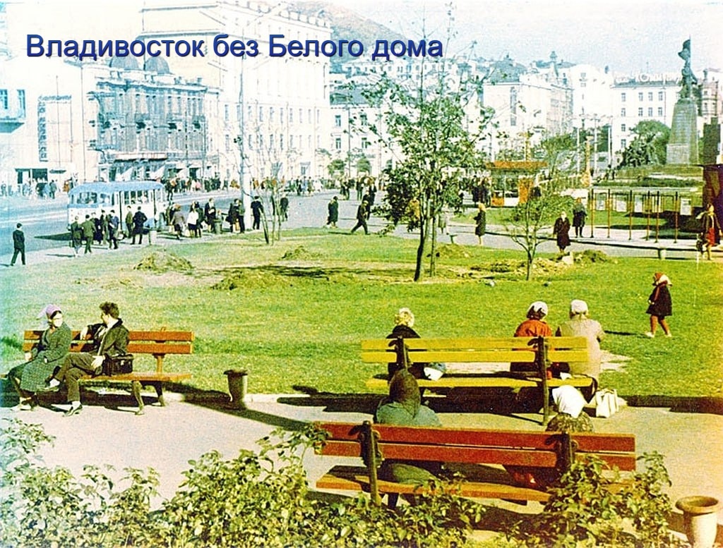 Вы удивитесь, но это наша площадь. И белого дома тут еще нет. 