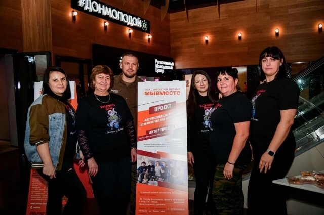    Участницы «кулинарного подразделения» могут готовить для бойцов сутки напролёт. Фото: Личный архив