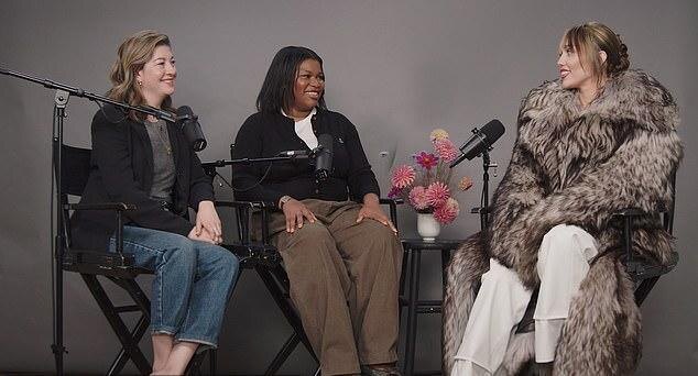 Сайрус рассказала, что одно время носила до 250 накладных волос — по настоянию матери, Тиш Сайрус