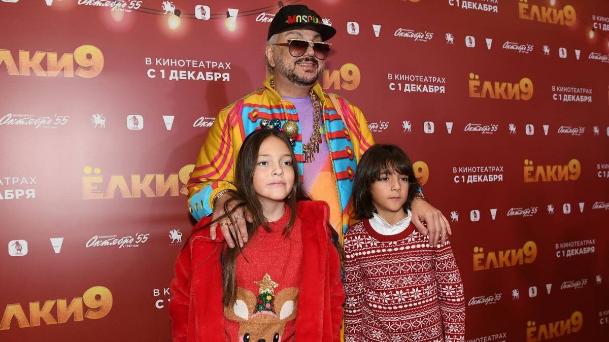    Певец Филипп Киркоров с 11-летней дочерью Аллой-Викторией (слева) и 11- летним сыном Мартином / Фото: Екатерина Чеснокова / РИА Новости