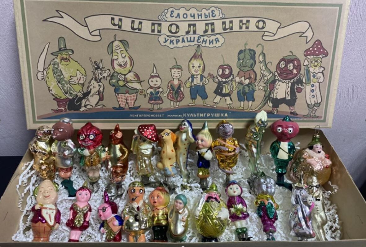 Особенно ценятся у коллекционеров тематические наборы советских игрушек