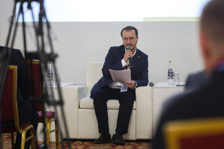    Мягков — один из немногих федеральных экспертов, кто от и до ознакомился с проектами новых татарстанских учебников